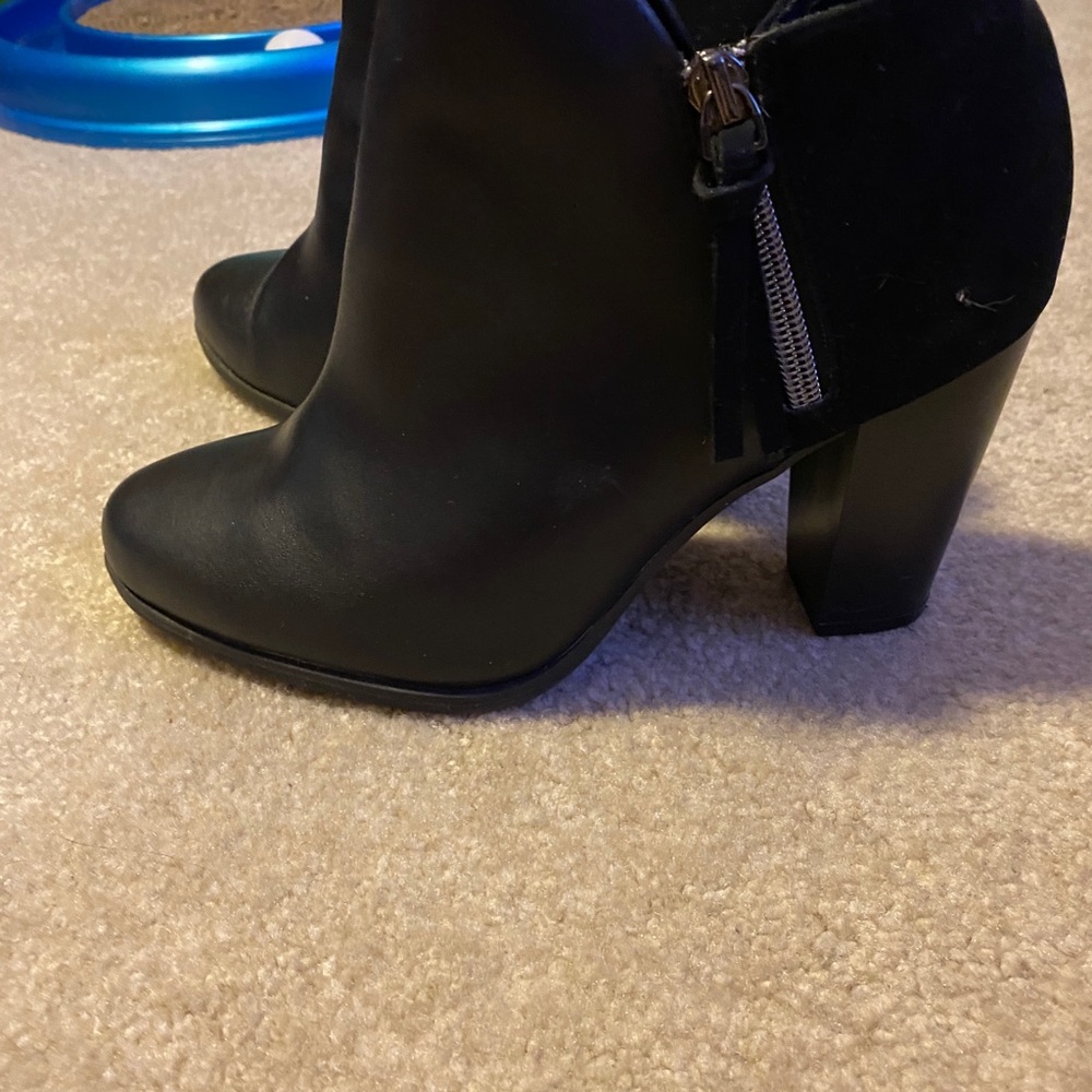 Fioni Booties ๐๐๐ - Picture 3 of 12